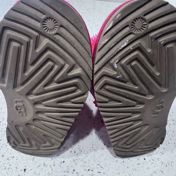 UGG Bailey Bow Kids Girls Red Fluffy Boots with Bows Size 12 EUC - Picture 5 of 8